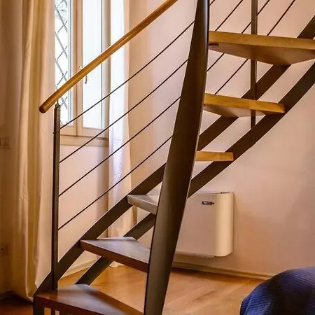 Ab - Via Del Carro 11 *