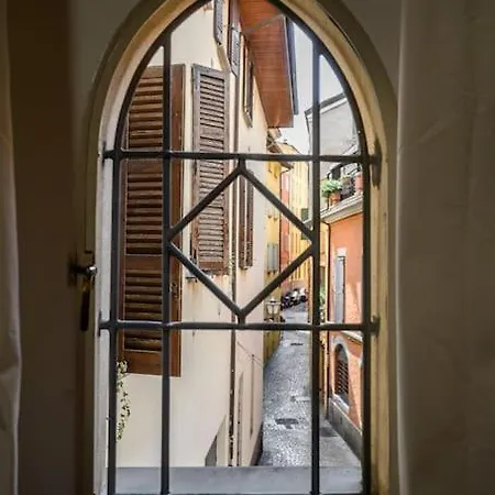 Ab Plus - Via Del Carro 11 *