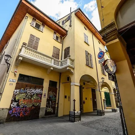 Ab Plus - Via Del Carro 11 *